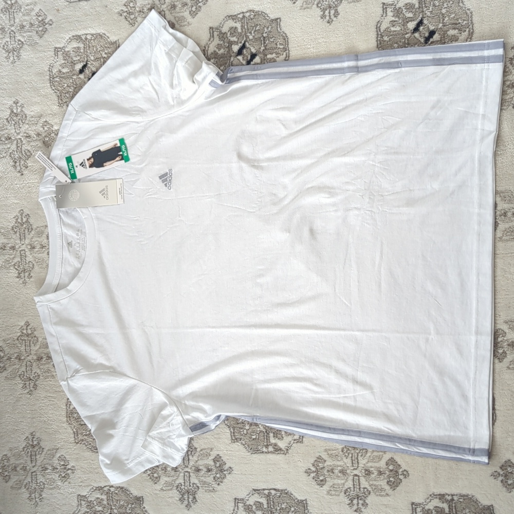 XL Adidas Loose Fit Short sleeve t-shirt
